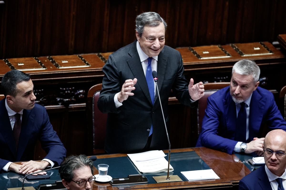 Governo, Draghi in cdm: “Rimettiamoci al lavoro”. Elezioni il 25 settembre Governo, Draghi in cdm: “Rimettiamoci al lavoro”. Elezioni il 25 settembre