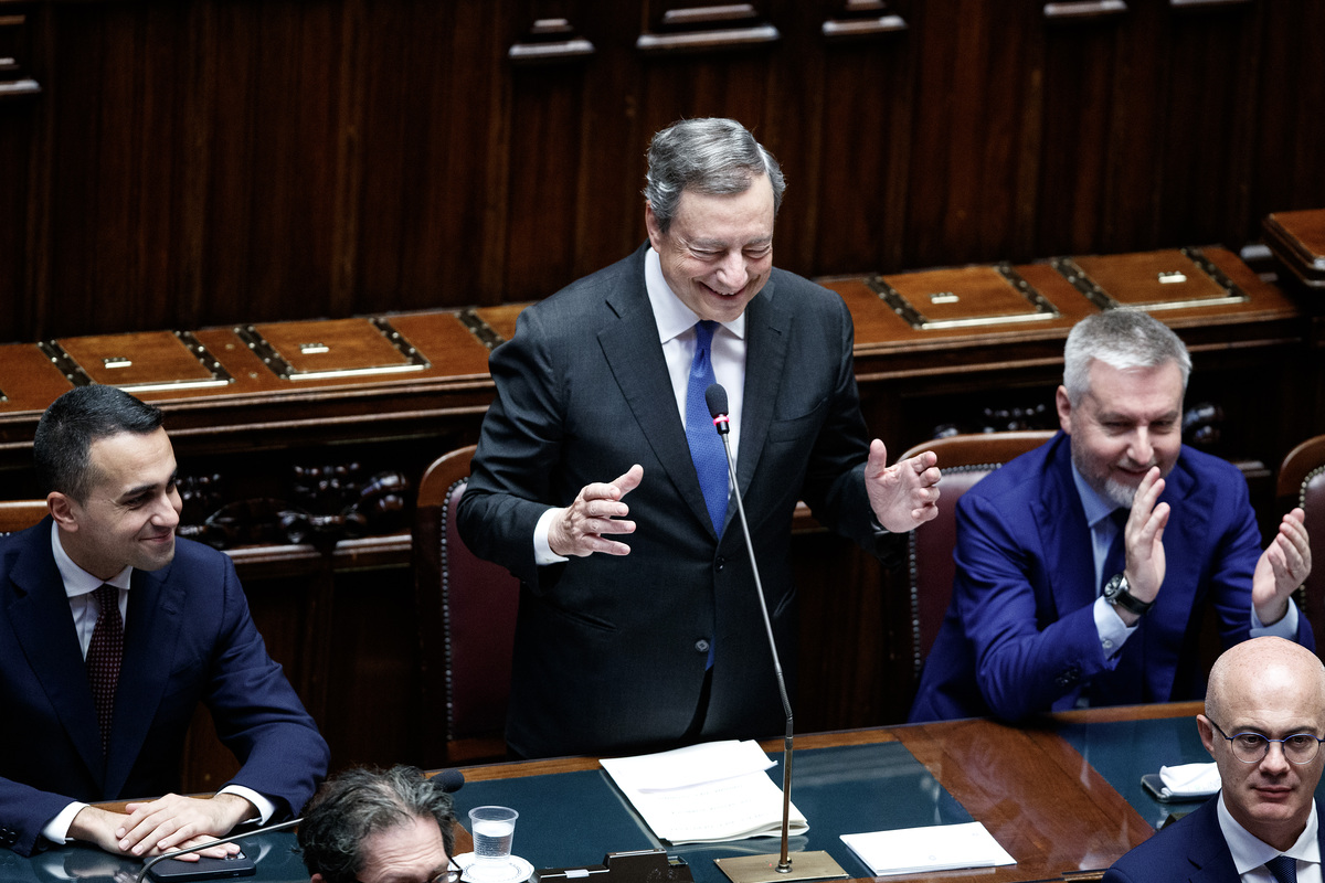 Governo, Draghi in cdm: “Rimettiamoci al lavoro”. Elezioni il 25 settembre Governo, Draghi in cdm: “Rimettiamoci al lavoro”. Elezioni il 25 settembre