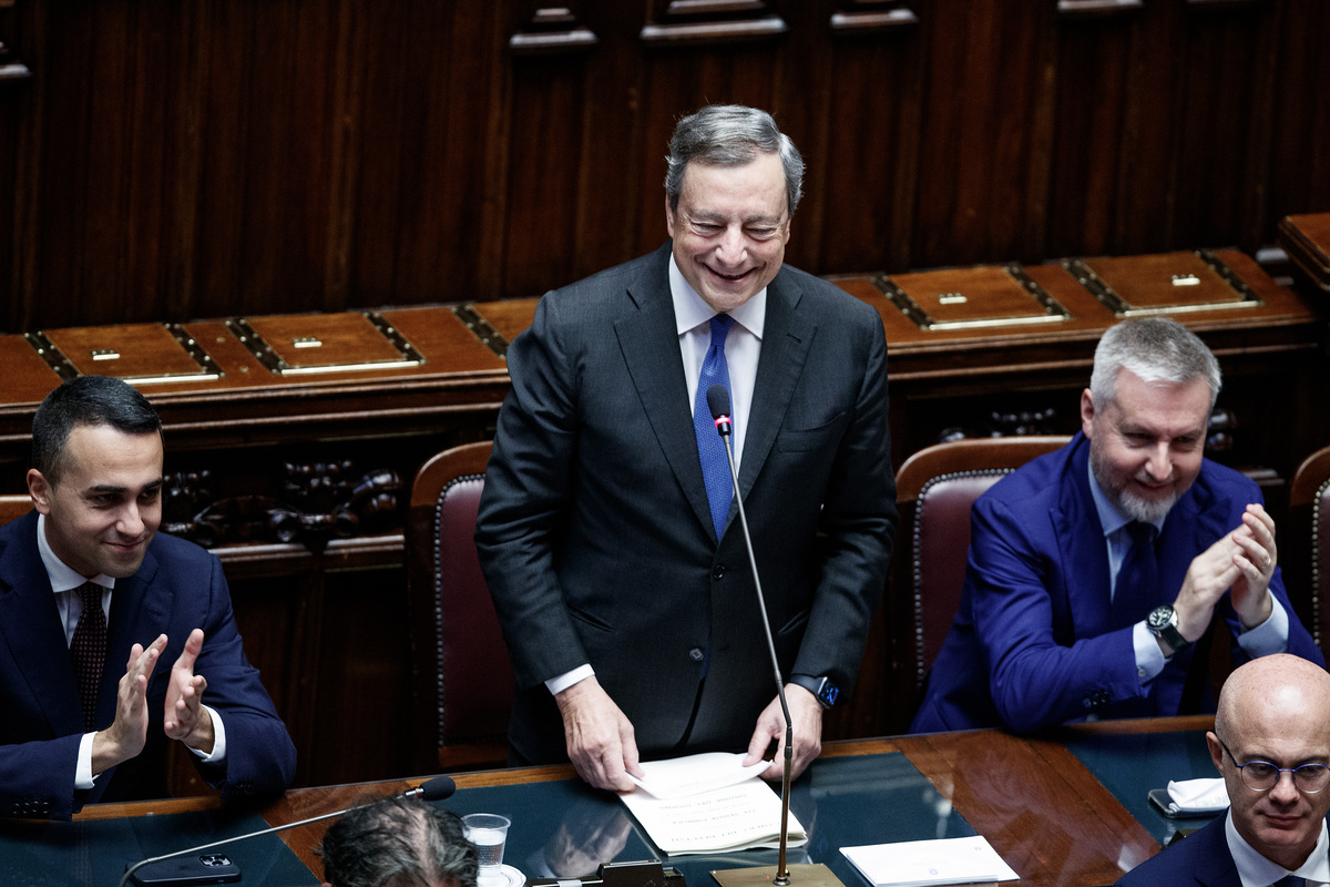 Governo, Draghi in cdm: “Rimettiamoci al lavoro”. Elezioni il 25 settembre Governo, Draghi in cdm: “Rimettiamoci al lavoro”. Elezioni il 25 settembre