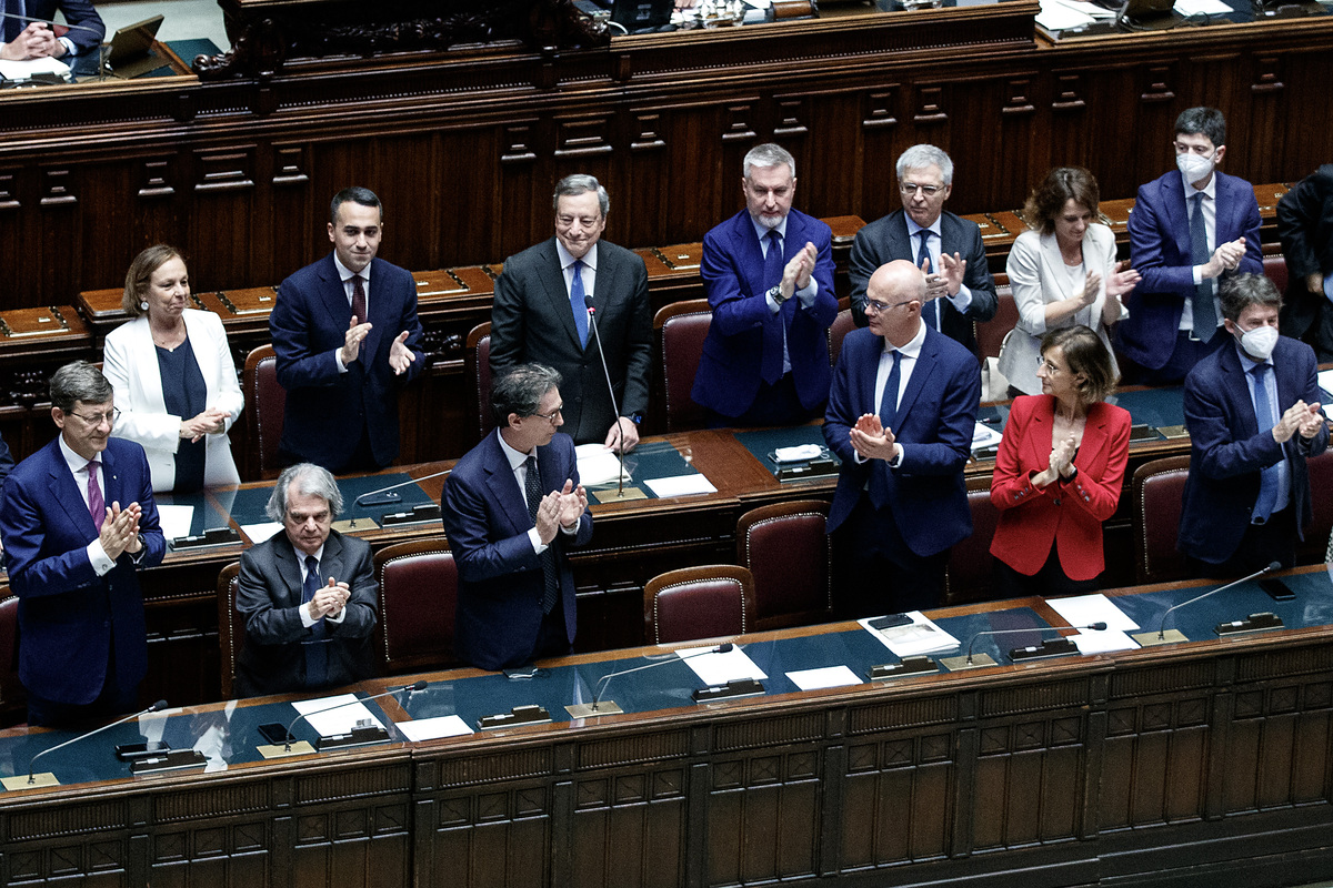 Governo, Draghi in cdm: “Rimettiamoci al lavoro”. Elezioni il 25 settembre Governo, Draghi in cdm: “Rimettiamoci al lavoro”. Elezioni il 25 settembre