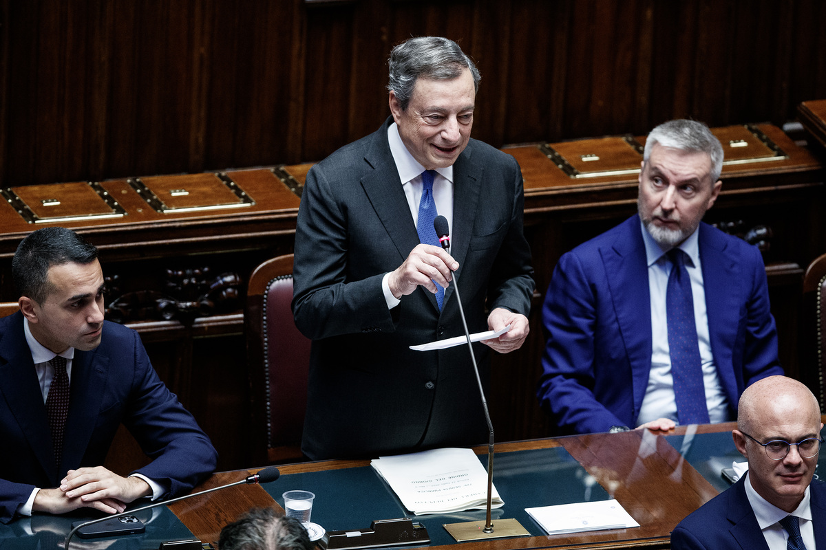 Governo, Draghi in cdm: “Rimettiamoci al lavoro”. Elezioni il 25 settembre Governo, Draghi in cdm: “Rimettiamoci al lavoro”. Elezioni il 25 settembre