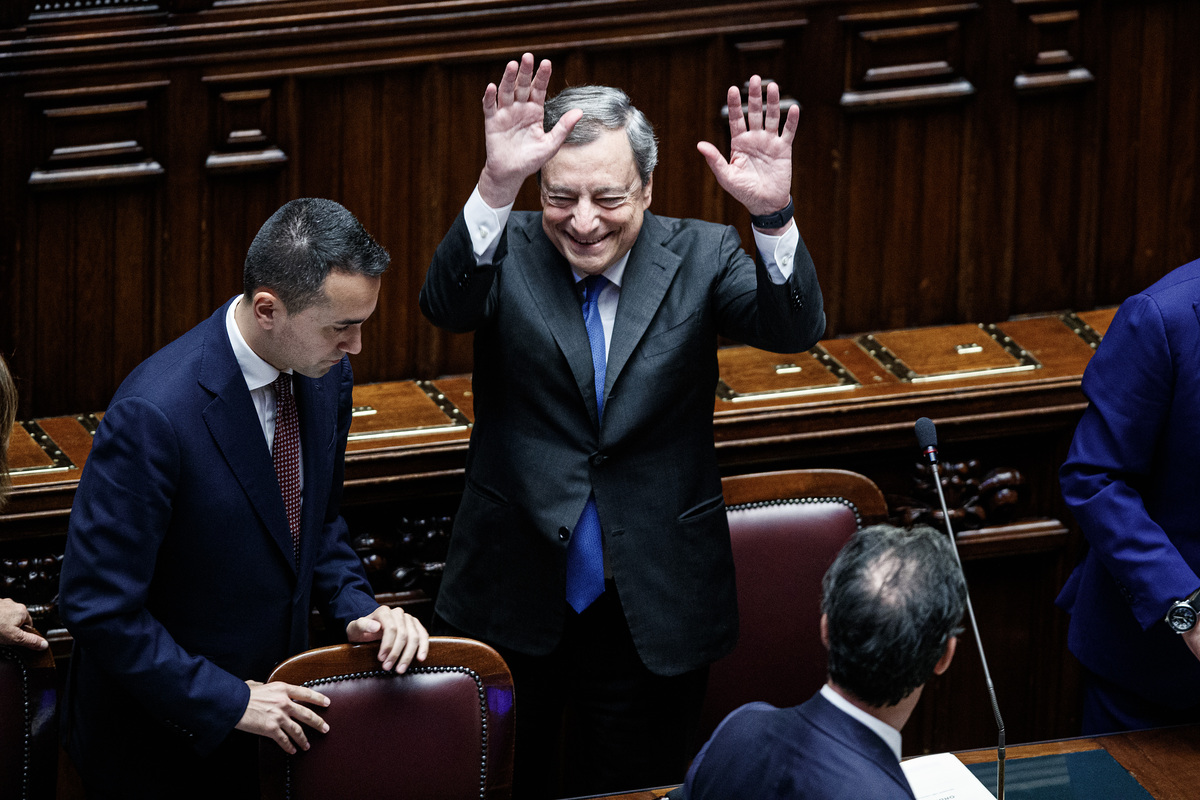 Governo, Draghi in cdm: “Rimettiamoci al lavoro”. Elezioni il 25 settembre Governo, Draghi in cdm: “Rimettiamoci al lavoro”. Elezioni il 25 settembre