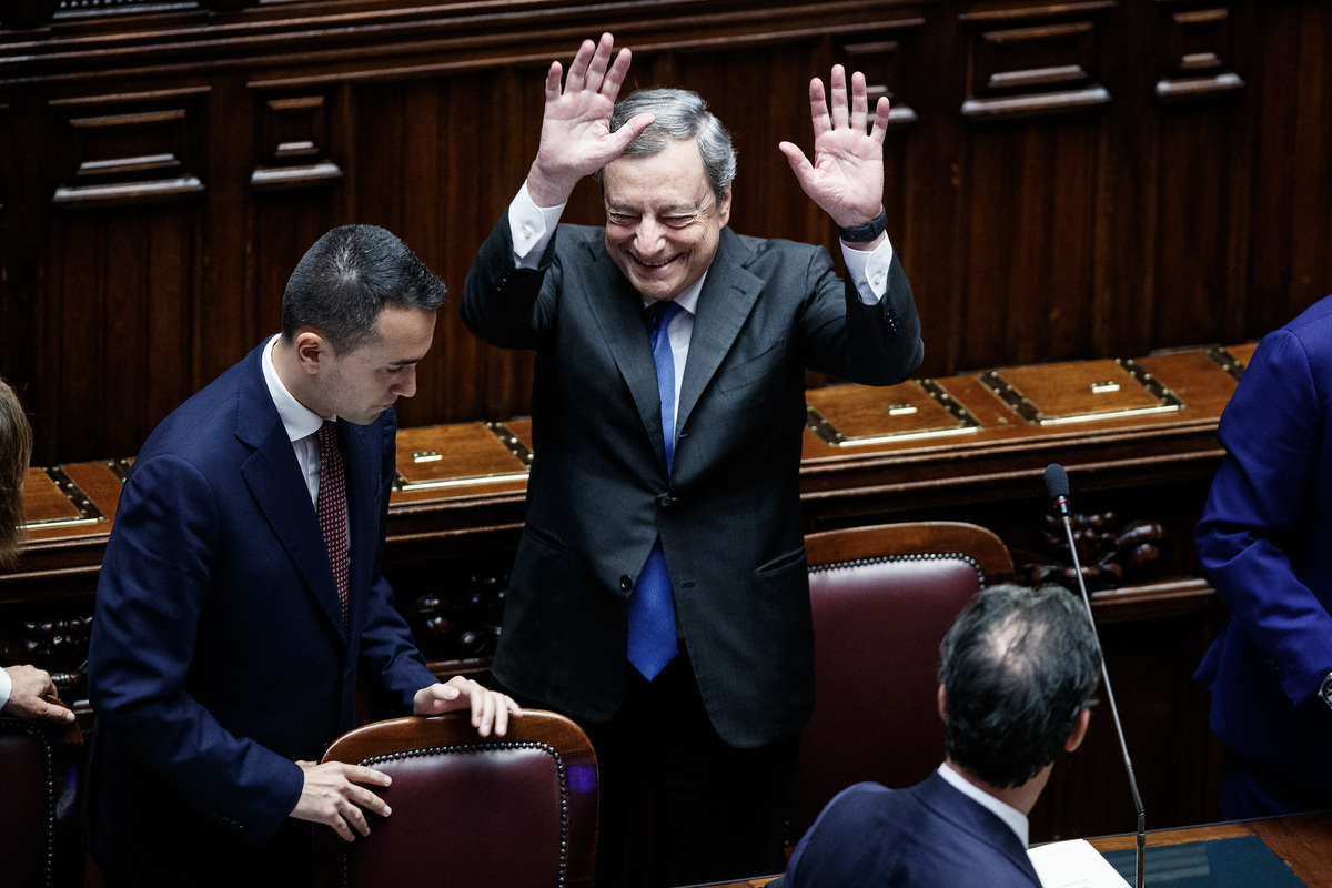 Governo, Draghi in cdm: “Rimettiamoci al lavoro”. Elezioni il 25 settembre Governo, Draghi in cdm: “Rimettiamoci al lavoro”. Elezioni il 25 settembre