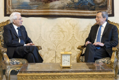 Governo, Draghi in cdm: “Rimettiamoci al lavoro”. Elezioni il 25 settembre