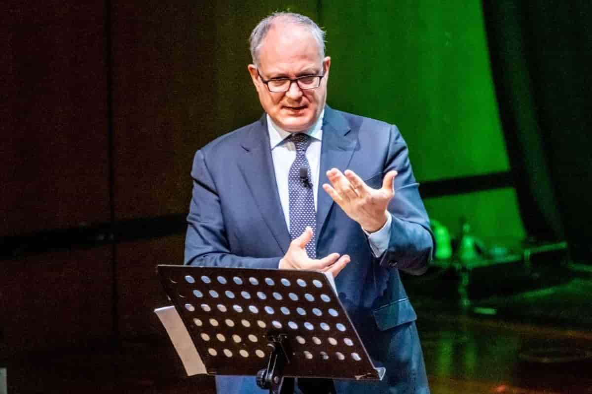 Roma, Gualtieri preoccupato per la crisi: “Andare avanti col programma Pnrr” Roma, Gualtieri preoccupato per la crisi: “Andare avanti col programma Pnrr”