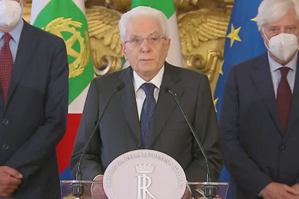 Governo, Draghi in cdm: “Rimettiamoci al lavoro”. Elezioni il 25 settembre Governo, Draghi in cdm: “Rimettiamoci al lavoro”. Elezioni il 25 settembre