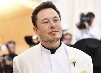 Tesla vende meno ma guadagna di più: convertito per far cassa 1 mld in Bitcoin