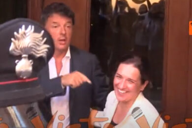 “L’unico Dibba è Dybala”, la battuta di Renzi all’ingresso alla Camera. Video
