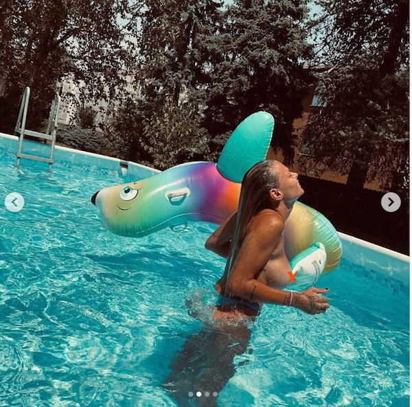 Giulia Provvedi in topless: “Le ho liberate e non smettono di ringraziarmi” Giulia Provvedi in topless: “Le ho liberate e non smettono di ringraziarmi”