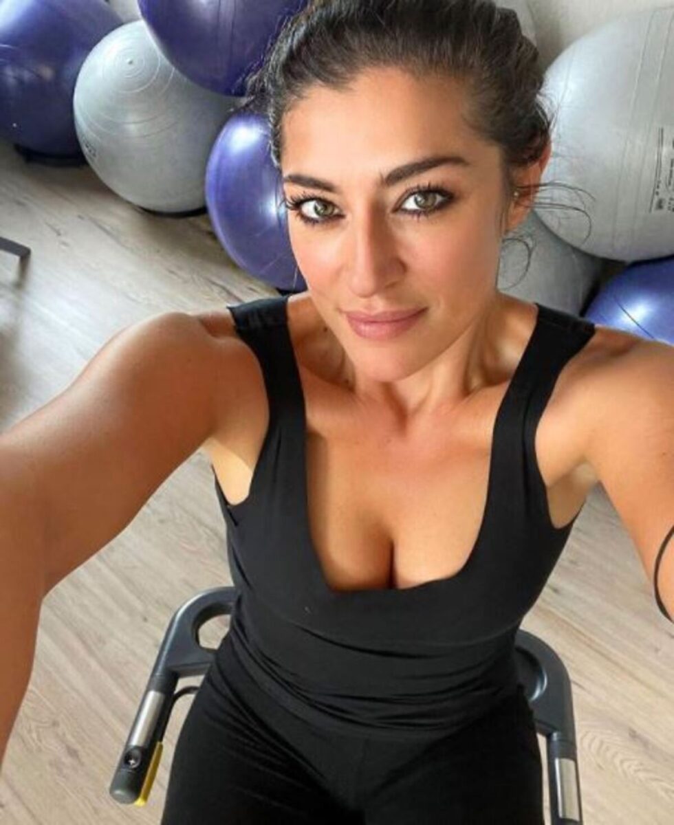 Elisa Isoardi, il suo allenamento sensuale infiamma Fregene -FOTO