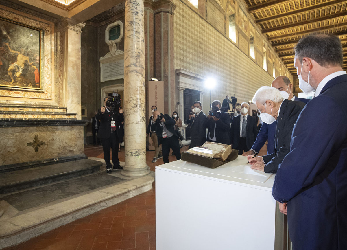 Mattarella, prima uscita dopo lo scioglimento delle camere al Santo Spirito Mattarella, prima uscita dopo lo scioglimento delle camere al Santo Spirito