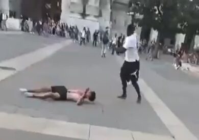 Ragazzo pestato a sangue, il video choc davanti alla Stazione