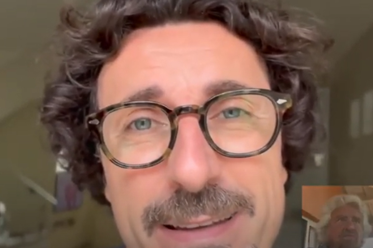 Toninelli: “Giggino ‘a cartelletta’ era solo tattiche e strategie, non so dove c… avesse il cuore” Toninelli: “Giggino ‘a cartelletta’ era solo tattiche e strategie, non so dove c… avesse il cuore”