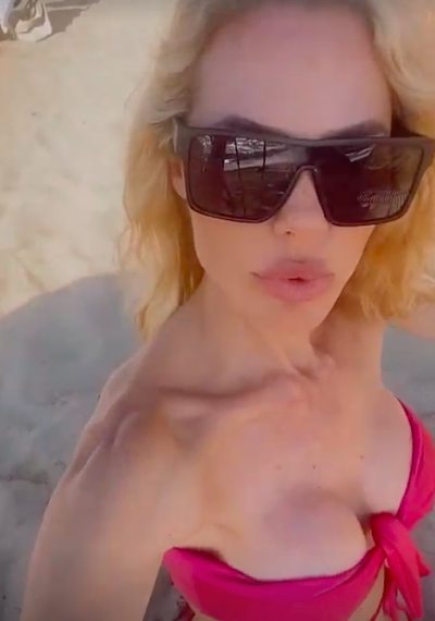 Ilary Blasi in spiaggia a Sabaudia senza Totti: gallery da urlo