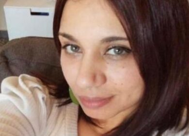 Donna uccisa a coltellate dal compagno geloso nel Comasco