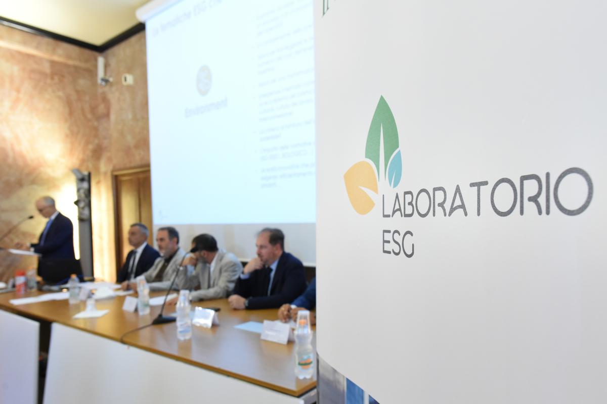 Intesa Sanpaolo, nasce in Puglia il laboratorio ESG Intesa Sanpaolo, nasce in Puglia il laboratorio ESG