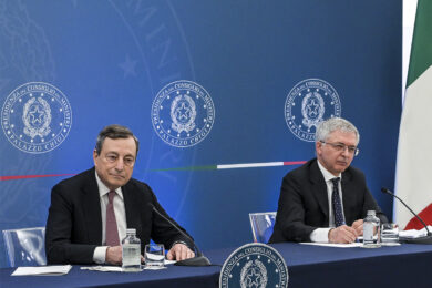 Draghi e Franco esultano: “L’inflazione porta un tesoretto da 14,3 miliardi”