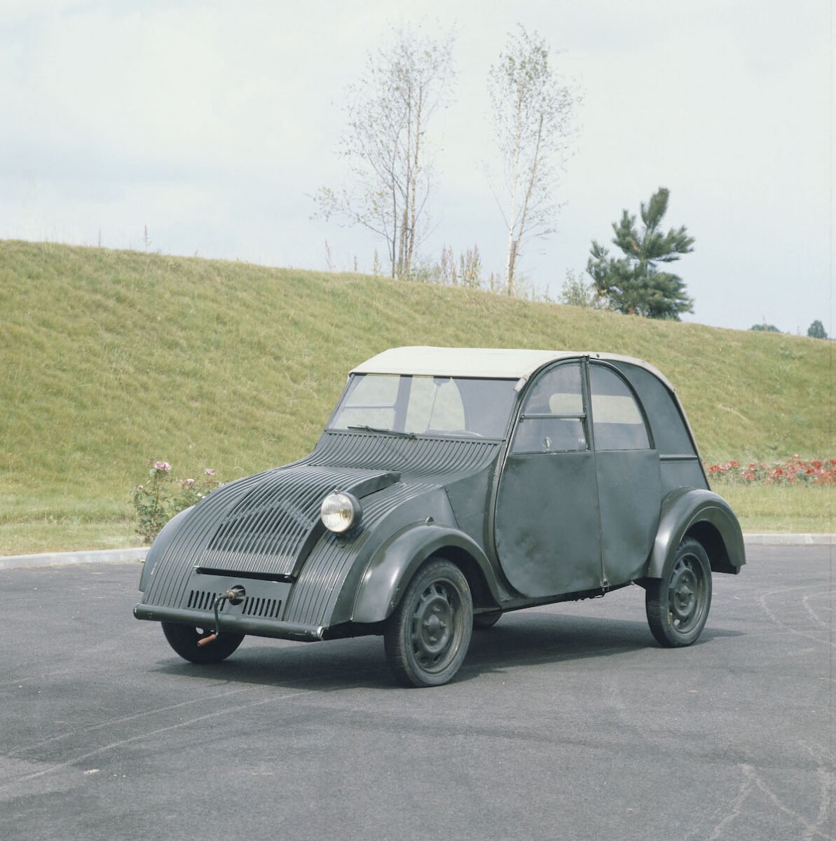 Il 27 luglio 1990 l’ultima Citroën 2CV usciva dalla produzione Il 27 luglio 1990 l’ultima Citroën 2CV usciva dalla produzione