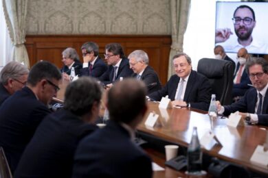 Pensioni, bonus 200 euro e tagli in bolletta: nuovo incontro Draghi-sindacati