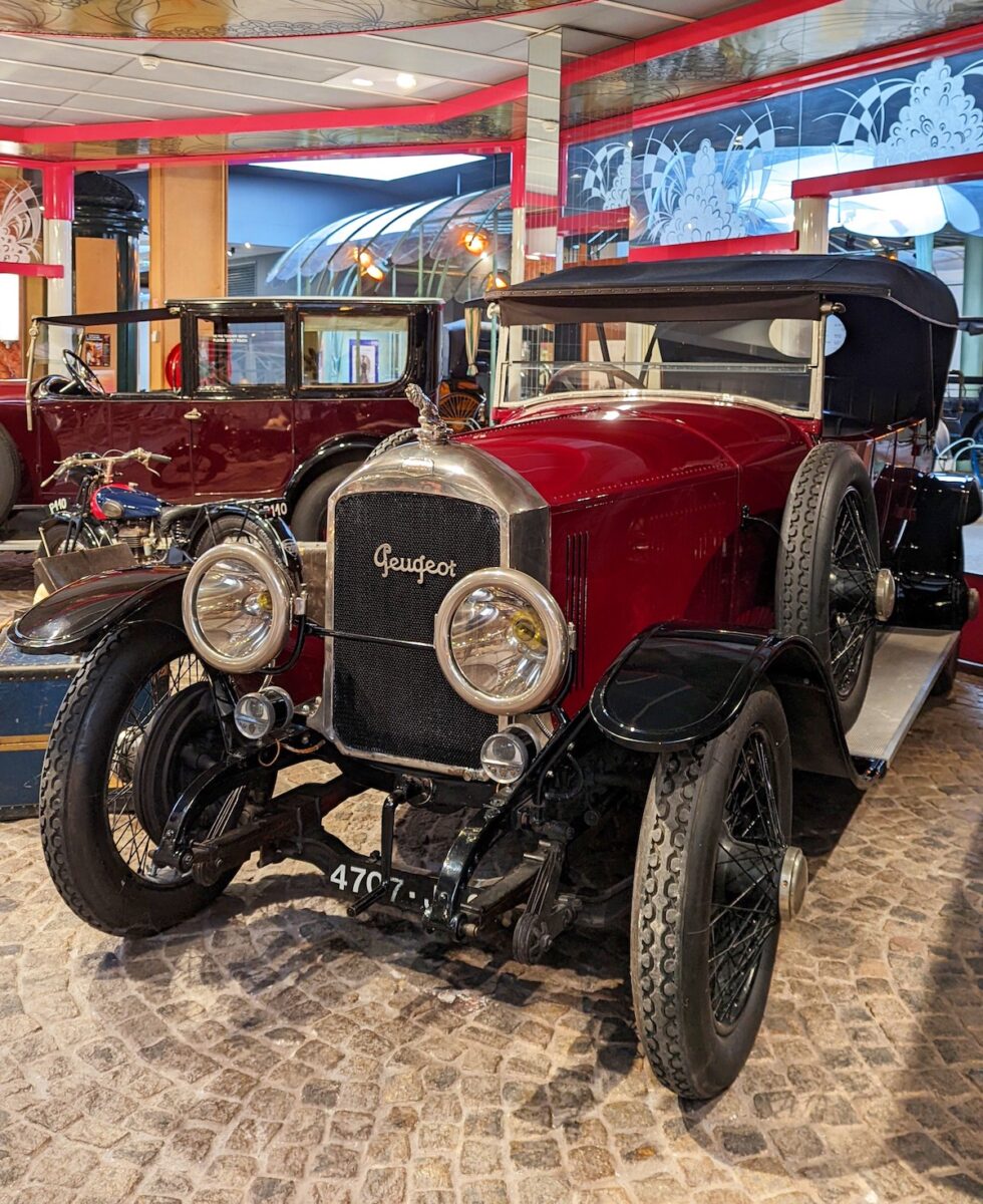 Peugeot: le auto presidenziali al centro della storia francese Peugeot: le auto presidenziali al centro della storia francese