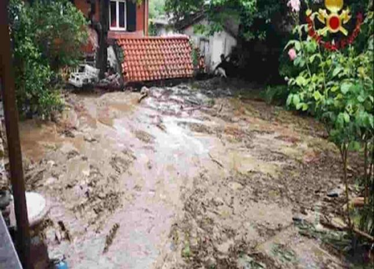 Bomba d’acqua in Valcamonica, cento ragazzi evacuati in elicottero. VIDEO Bomba d’acqua in Valcamonica, cento ragazzi evacuati in elicottero. VIDEO