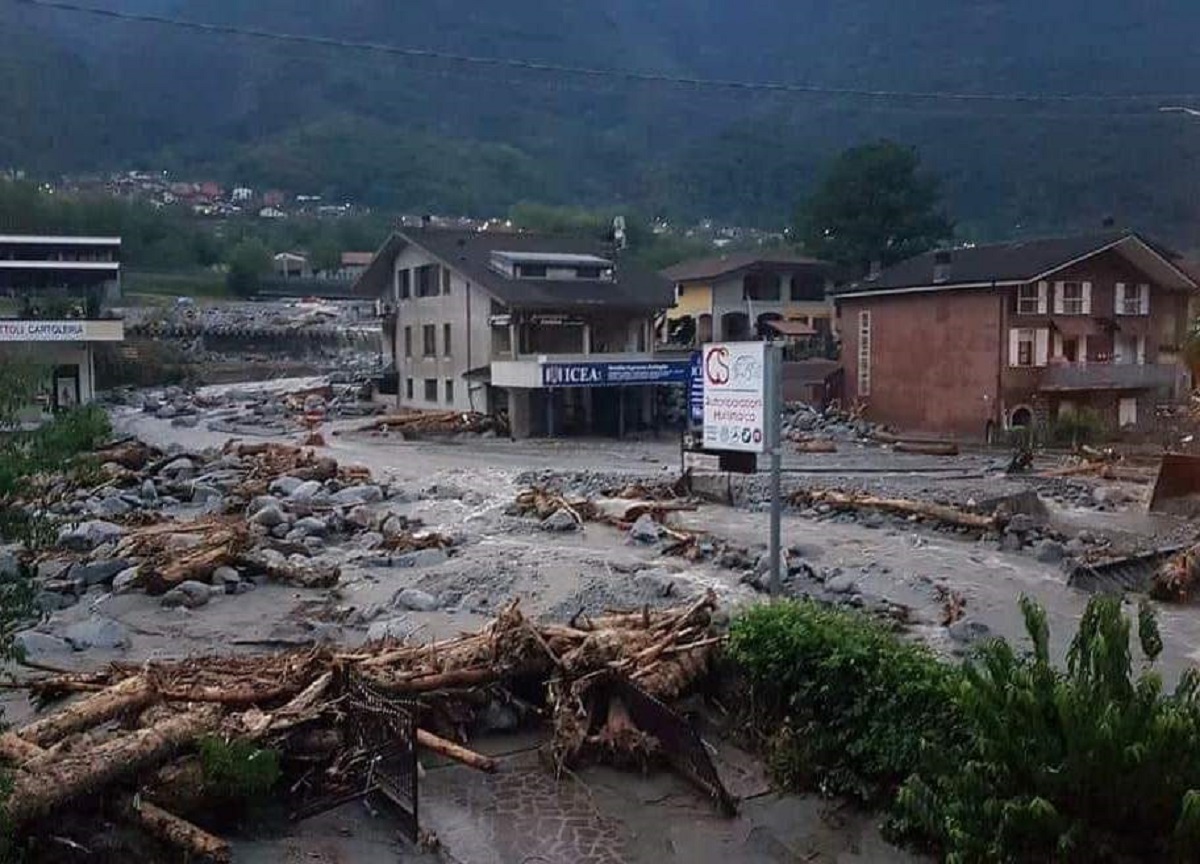 Bomba d’acqua in Valcamonica, cento ragazzi evacuati in elicottero. VIDEO Bomba d’acqua in Valcamonica, cento ragazzi evacuati in elicottero. VIDEO