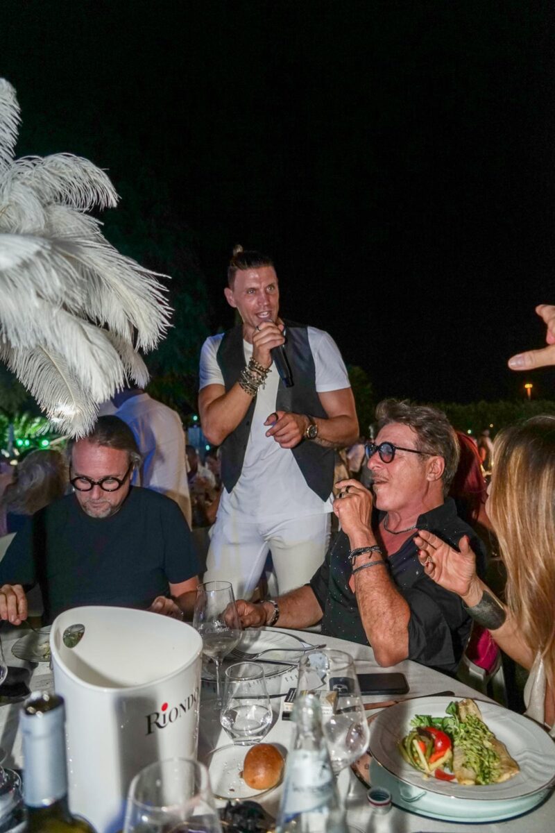 “White Dinner Water Show” “White Dinner Water Show”