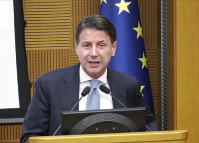 Conte a caccia di nuovi nomi per i 5s. “Aperti a membri della società civile”