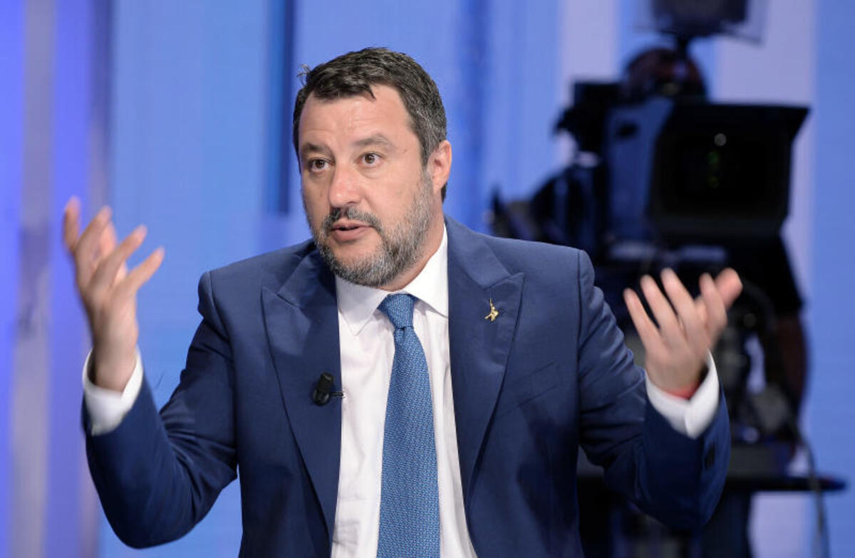 Salvini-Russia, qualcosa non torna. Provocazione Libero: “Letta uomo di Putin” Salvini-Russia, qualcosa non torna. Provocazione Libero: “Letta uomo di Putin”