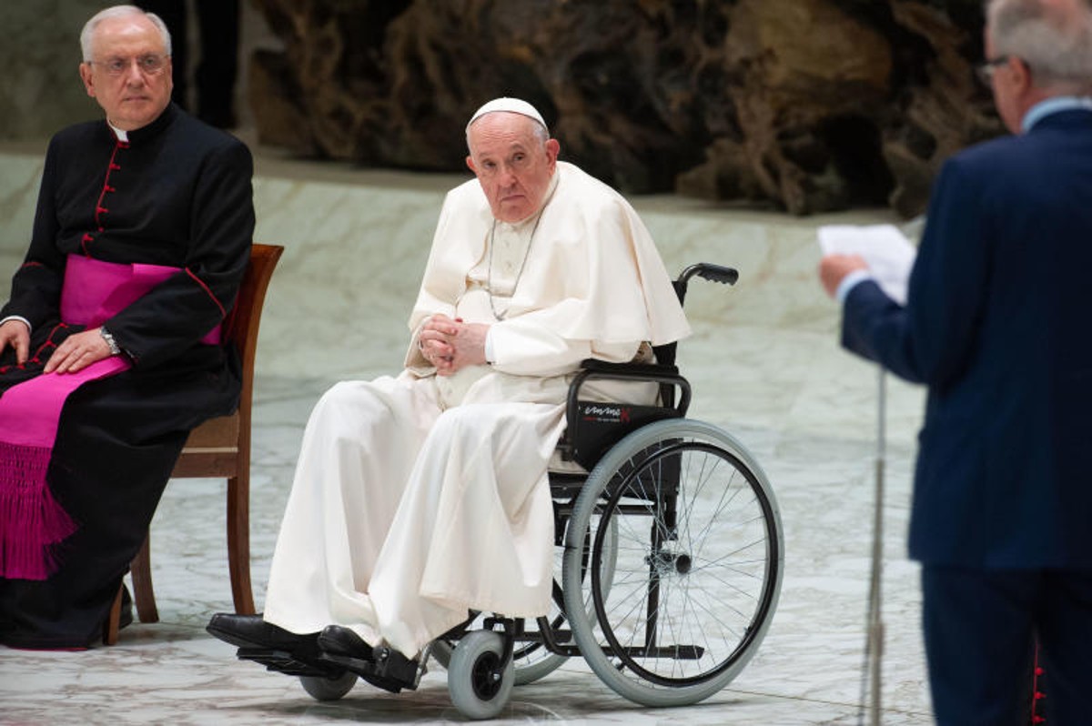 Papa Francesco apre alle dimissioni. Profezia choc: fine del Vaticano e Roma