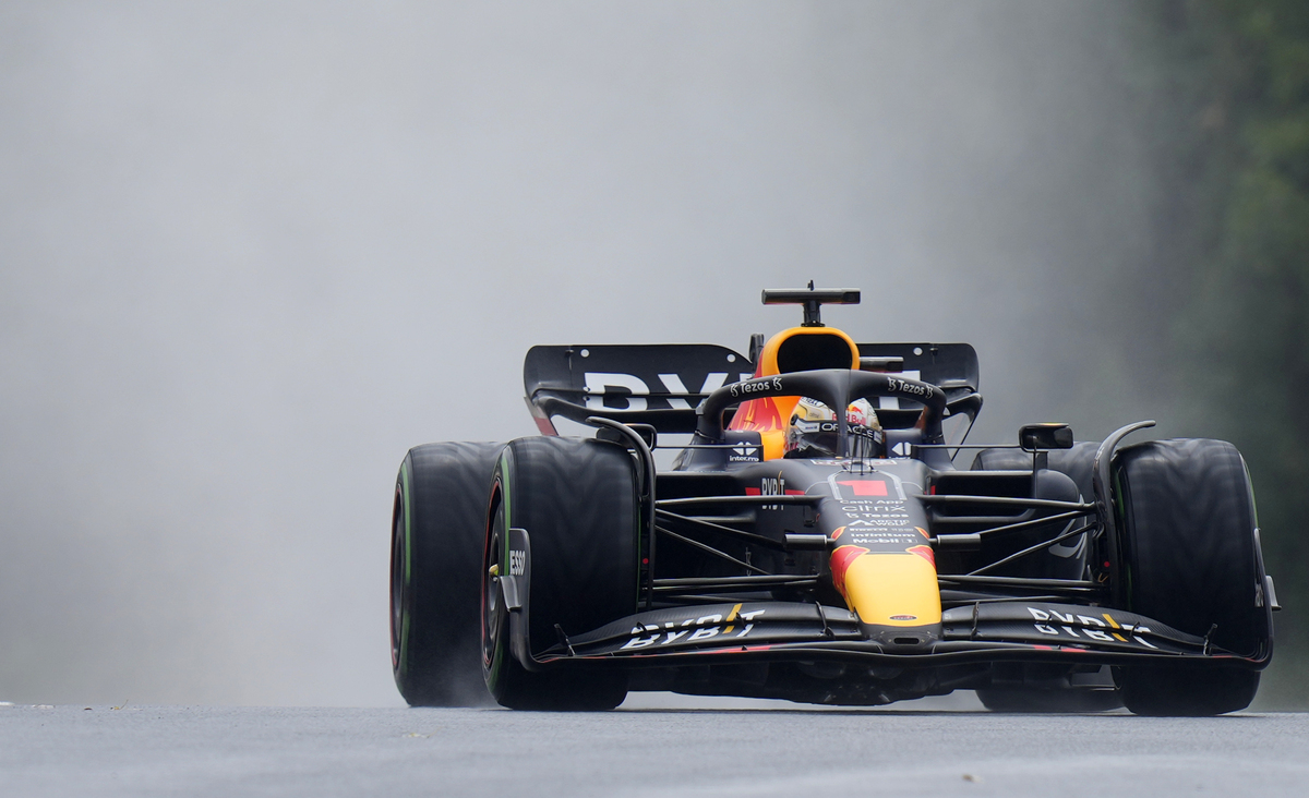 Gp d’Ungheria, che impresa Verstappen: parte decimo e vince. Disastro Ferrari