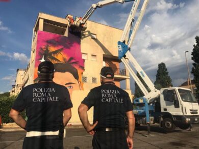 Roma, morto a 300 all’ora sul Gra: Gualtieri rimuove il murale per il giovane