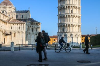 Bimba disabile realizzerà il suo sogno: salirà sulla Torre di Pisa