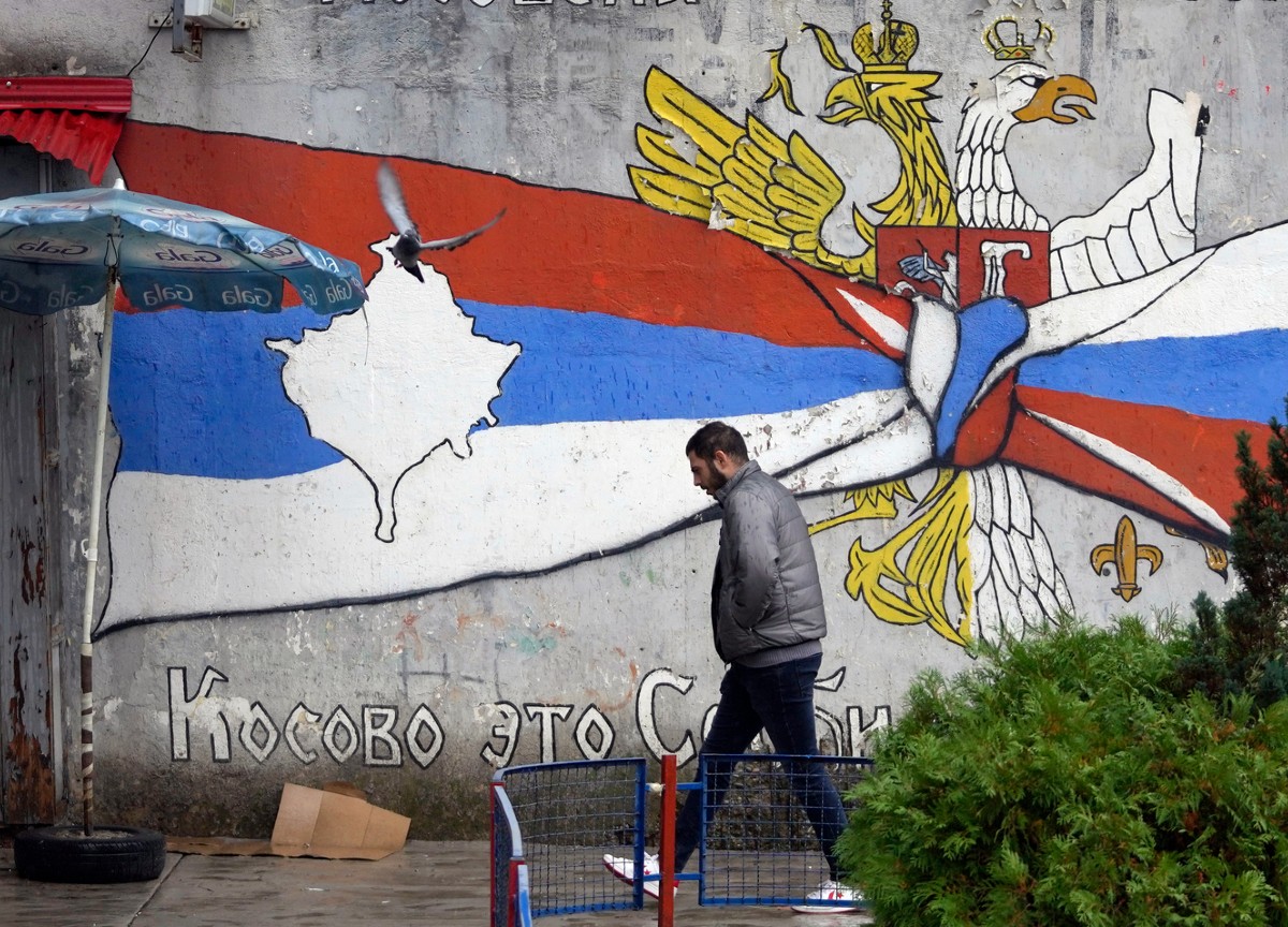 Allarme guerra Kosovo-Serbia. La Russia spinge Belgrado, l’Italia ora rischia Allarme guerra Kosovo-Serbia. La Russia spinge Belgrado, l’Italia ora rischia
