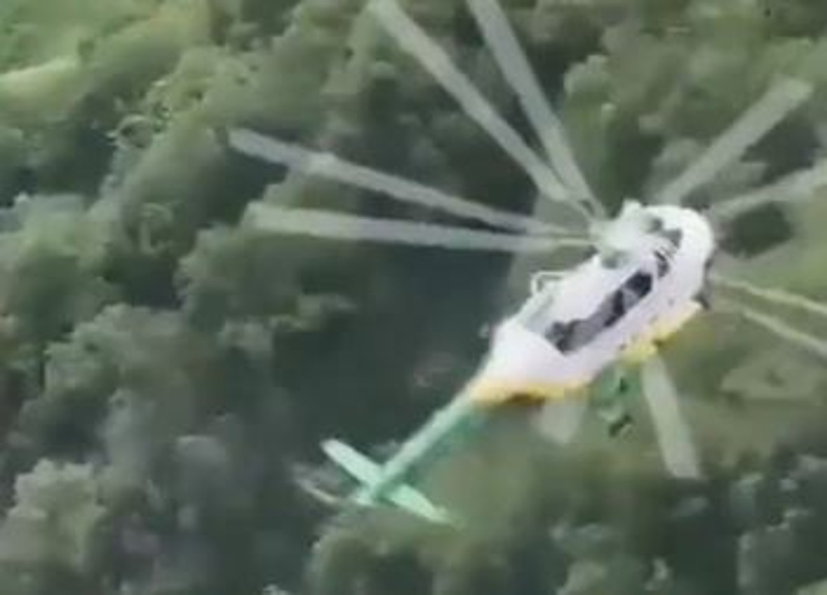Elicottero esplode in Georgia, salvataggio di un turista finisce in tragedia Elicottero esplode in Georgia, salvataggio di un turista finisce in tragedia