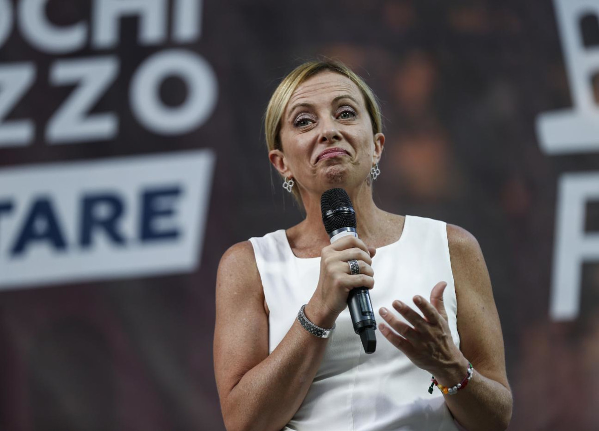 Meloni tifosa, da “lazialissima” a “forza Roma”. Giorgia ha cambiato squadra