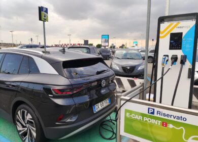 Immatricolazioni auto, nuovo calo a luglio: in Italia -0,8%