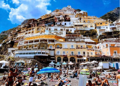 Sorrento, controlli in spiaggia: carabinieri in borghese, o meglio, in costume