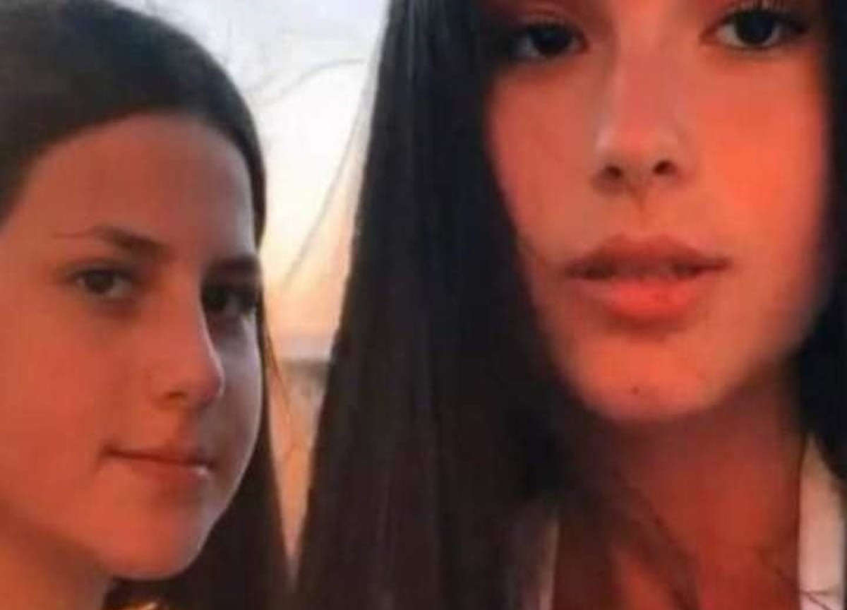 Riccione, sorelle uccise dal treno: senza scarpe sulle rotaie e lo schianto Riccione, sorelle uccise dal treno: senza scarpe sulle rotaie e lo schianto