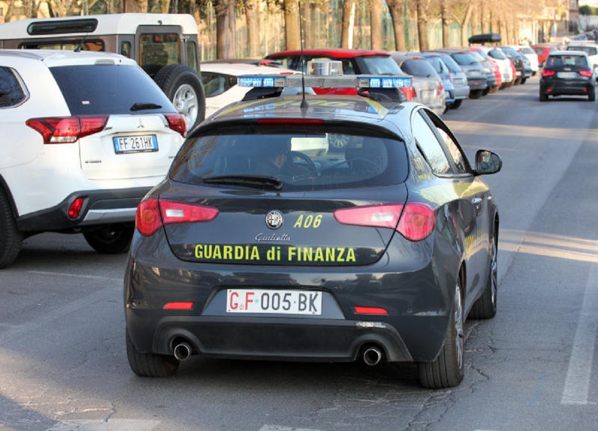 Como, non dichiara 3 Rolex in dogana e la finanza li sequestra Como, non dichiara 3 Rolex in dogana e la finanza li sequestra