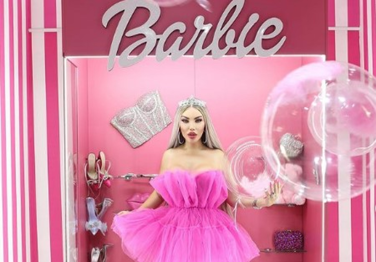 Jessica Alves festeggia la sua trasformazione in Barbie dopo 90 operazioni Jessica Alves festeggia la sua trasformazione in Barbie dopo 90 operazioni