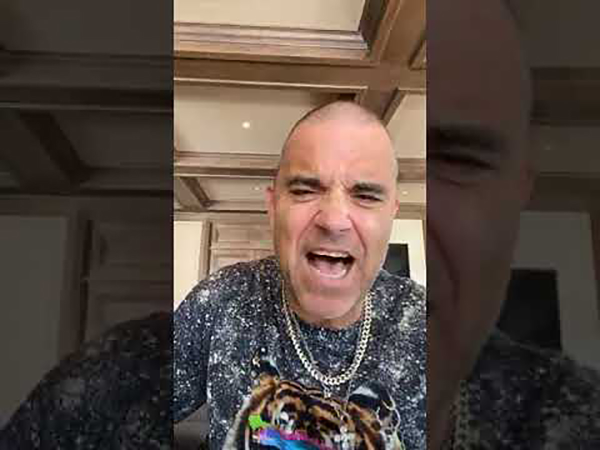 Robbie Williams: “Perdo i capelli, le cure non funzionano, mi rassegno” Robbie Williams: “Perdo i capelli, le cure non funzionano, mi rassegno”