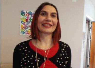 Una telefonata con l’ex, poi si lancia dalla finestra. Muore madre 43enne