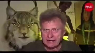 Red Ronnie e il complotto della pompa di benzina. VIDEO