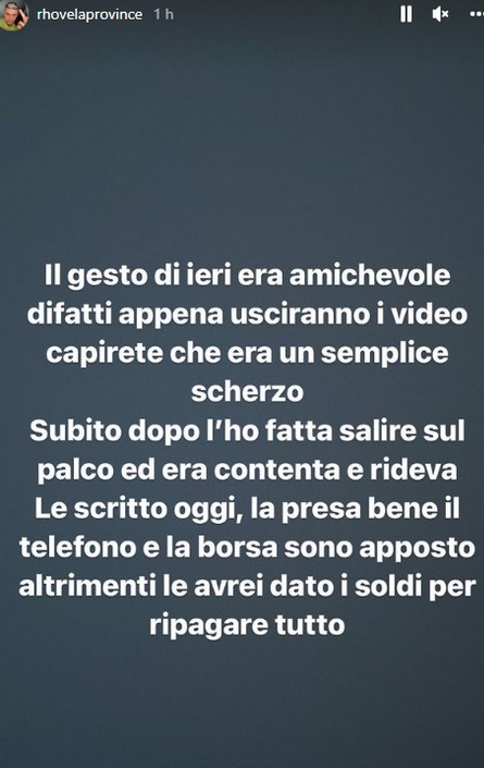 Rhove getta in piscina una ragazza: “Ma era un gesto amichevole”. VIDEO Rhove getta in piscina una ragazza: “Ma era un gesto amichevole”. VIDEO
