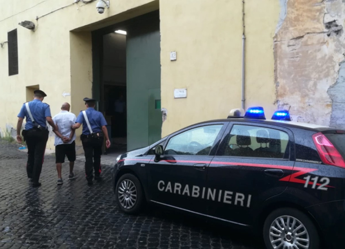 Ricettazione diamanti e gioielli, commercianti ai domiciliari Ricettazione diamanti e gioielli, commercianti ai domiciliari