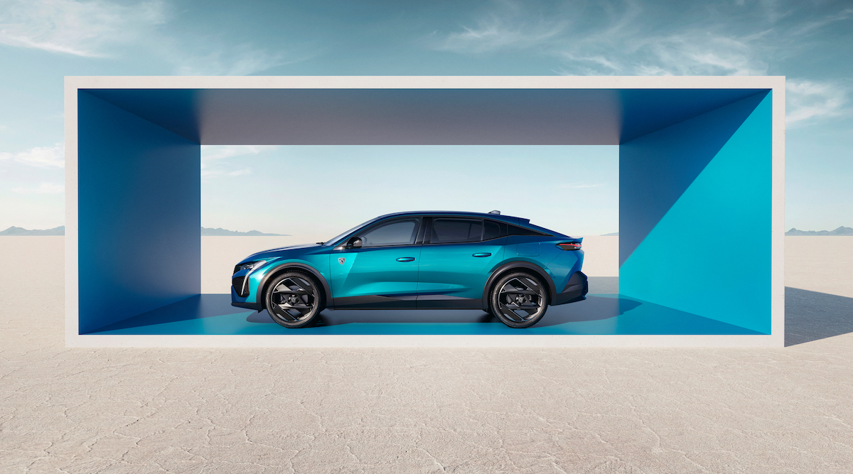 Nuova PEUGEOT 408 viene esposta al Louvre-Lens. Nuova PEUGEOT 408 viene esposta al Louvre-Lens.