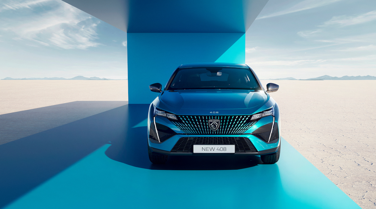 Nuova PEUGEOT 408 viene esposta al Louvre-Lens. Nuova PEUGEOT 408 viene esposta al Louvre-Lens.