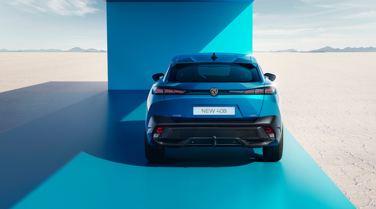 Nuova PEUGEOT 408 viene esposta al Louvre-Lens. Nuova PEUGEOT 408 viene esposta al Louvre-Lens.