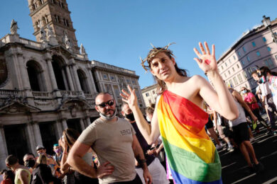Elezioni, il diktat Lgbtqia+ ai partiti: il voto per “Matrimoni e adozioni”